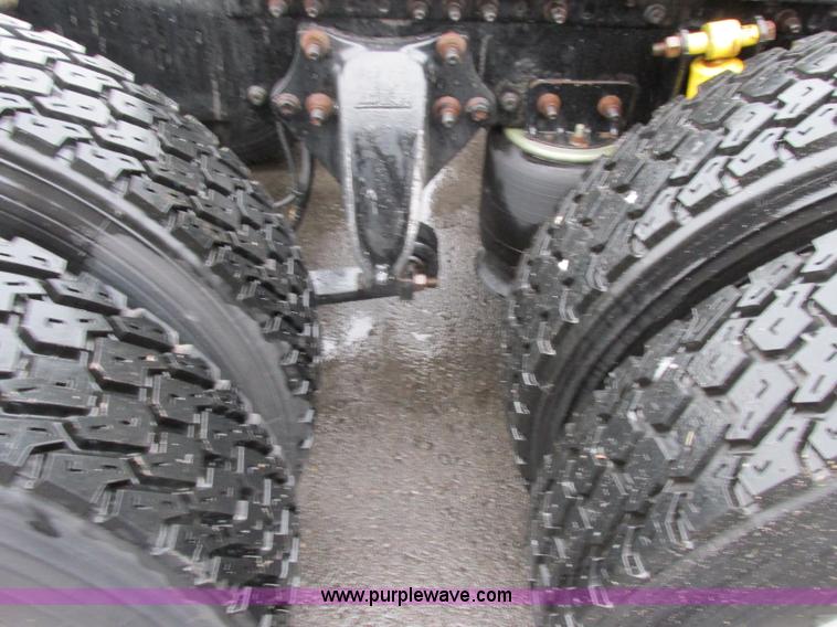 image for item F5361 2006 Freightliner Columbia CL120 semi truck