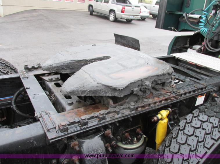 image for item F5361 2006 Freightliner Columbia CL120 semi truck