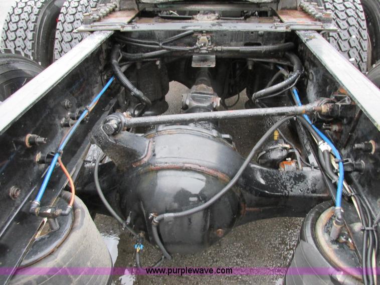 image for item F5361 2006 Freightliner Columbia CL120 semi truck