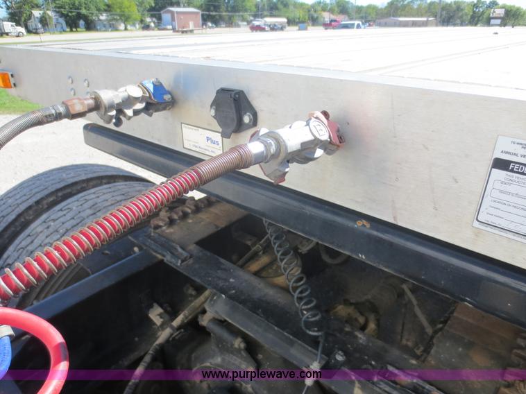 image for item F6687 2011 Transcraft Eagle II flatbed trailer