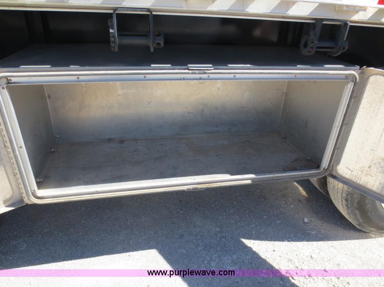 image for item F6687 2011 Transcraft Eagle II flatbed trailer