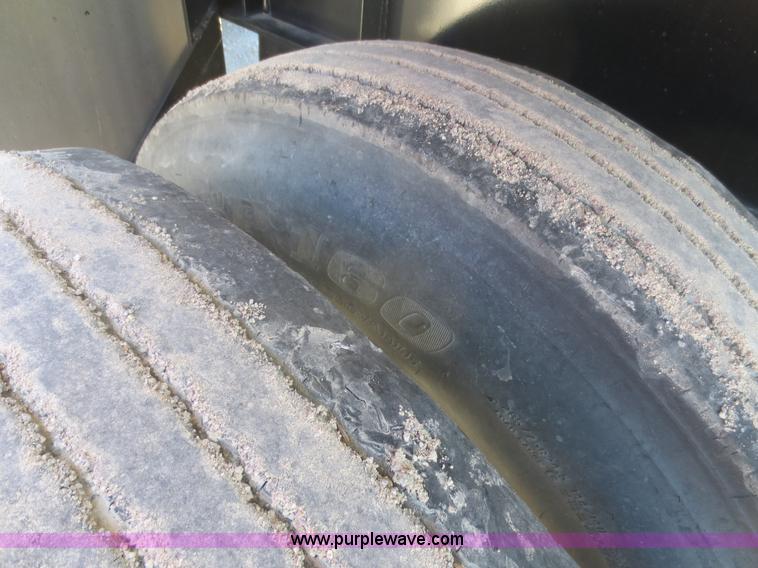 image for item F6687 2011 Transcraft Eagle II flatbed trailer