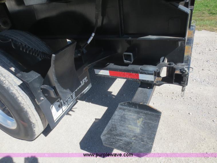 image for item F6687 2011 Transcraft Eagle II flatbed trailer