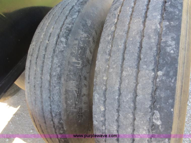 image for item F6687 2011 Transcraft Eagle II flatbed trailer