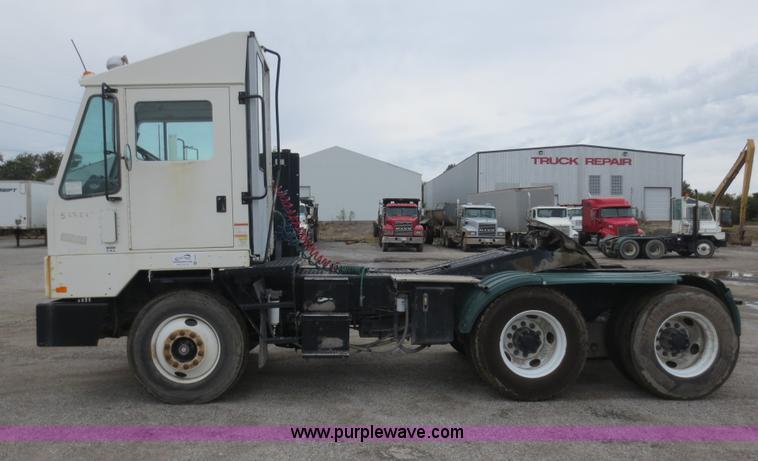image for item F6707 2008 Ottawa YT Railer terminal tractor