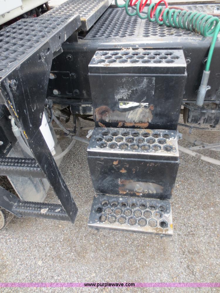 image for item F6707 2008 Ottawa YT Railer terminal tractor