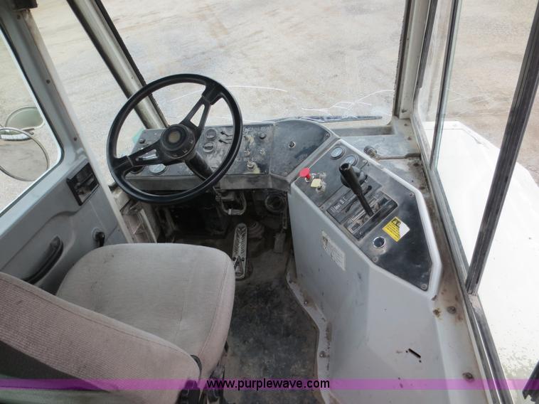 image for item F6707 2008 Ottawa YT Railer terminal tractor
