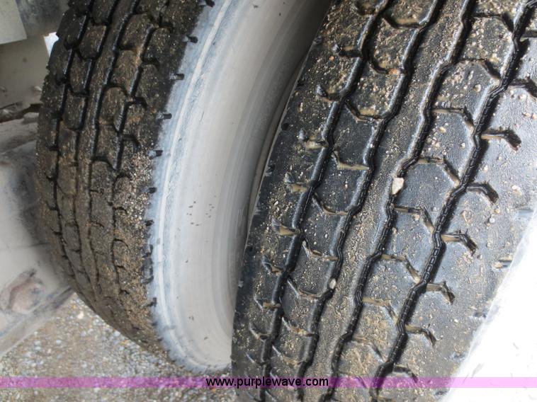 image for item F6708 2000 Ottawa CY50T terminal tractor