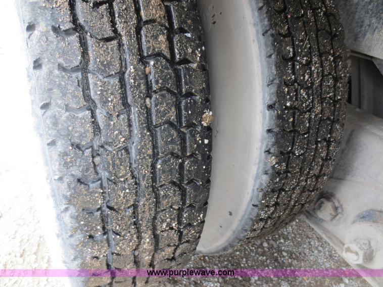 image for item F6708 2000 Ottawa CY50T terminal tractor