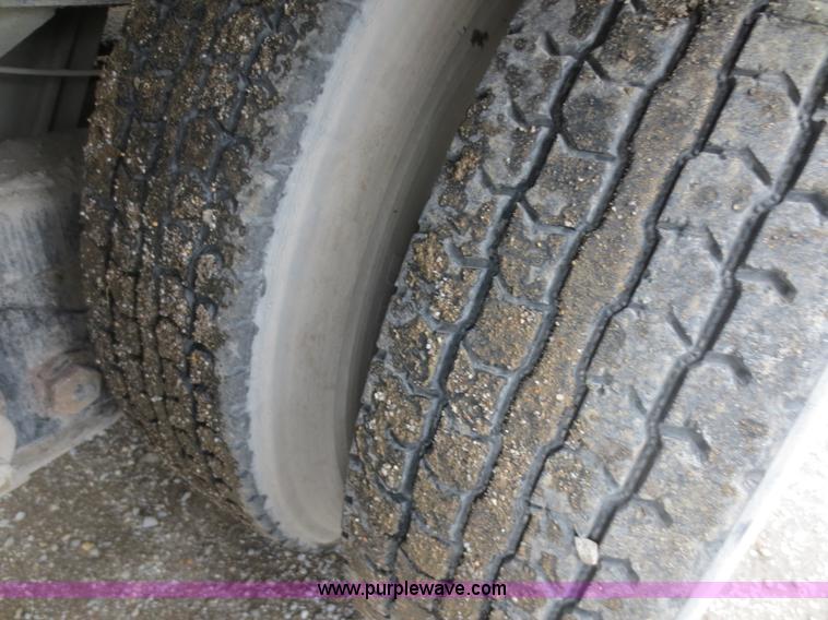 image for item F6708 2000 Ottawa CY50T terminal tractor