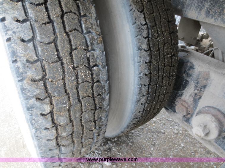 image for item F6708 2000 Ottawa CY50T terminal tractor