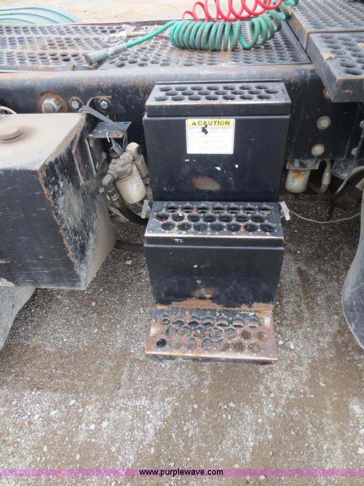 image for item F6708 2000 Ottawa CY50T terminal tractor