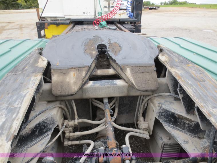 image for item F6708 2000 Ottawa CY50T terminal tractor