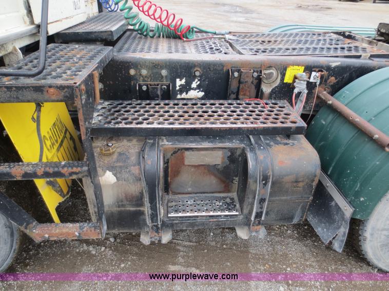 image for item F6708 2000 Ottawa CY50T terminal tractor