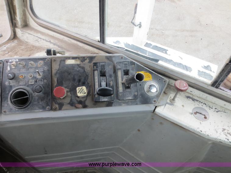 image for item F6708 2000 Ottawa CY50T terminal tractor