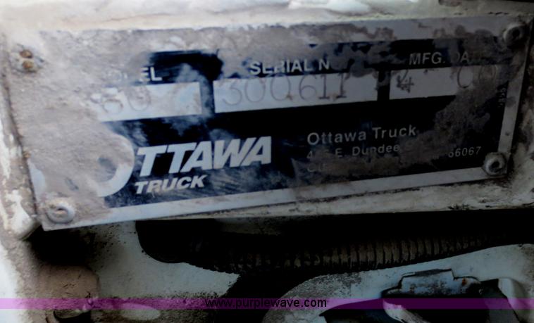 image for item F6708 2000 Ottawa CY50T terminal tractor