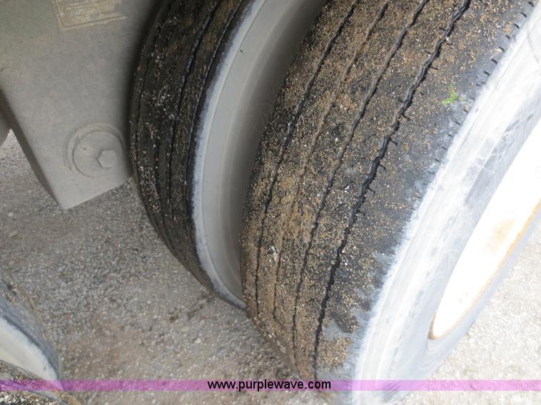 image for item F6717 1996 Monon MP3-32-A2-53W 53' dry van trailer