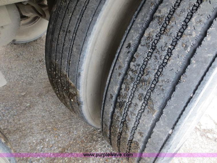 image for item F6717 1996 Monon MP3-32-A2-53W 53' dry van trailer