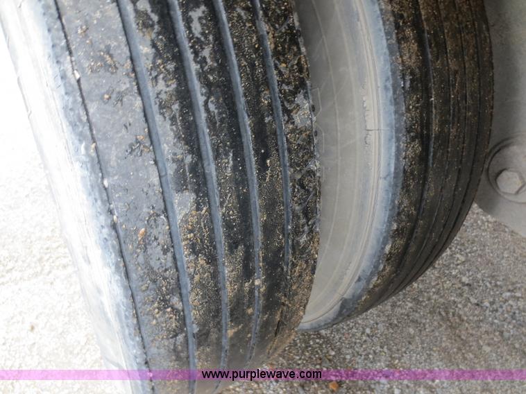 image for item F6717 1996 Monon MP3-32-A2-53W 53' dry van trailer