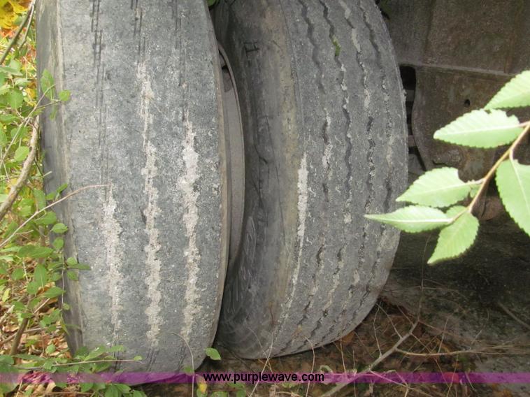 image for item F7156 1996 Fruehauf FBHLP-9-1.5-NT2-53W 53' dry van trailer