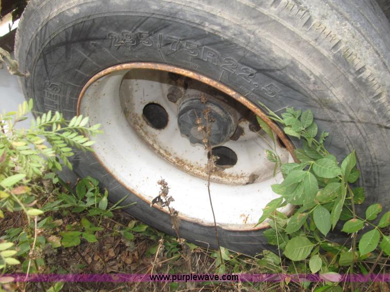 image for item F7156 1996 Fruehauf FBHLP-9-1.5-NT2-53W 53' dry van trailer