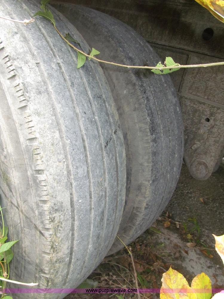 image for item F7156 1996 Fruehauf FBHLP-9-1.5-NT2-53W 53' dry van trailer