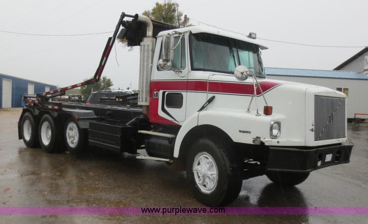 image for item F8010 1996 Volvo WG roll off truck