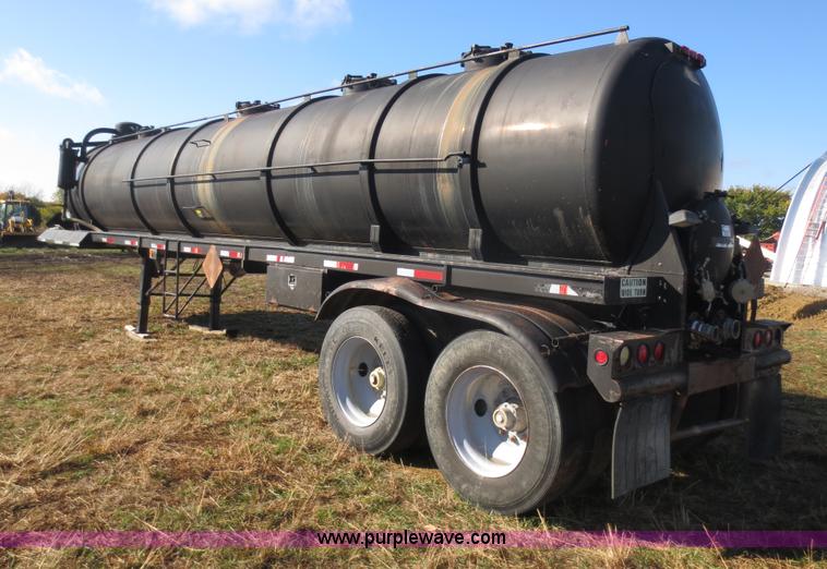 image for item F8016 1982 M.d. 140 barrel vacuum trailer