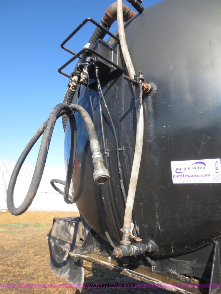 image for item F8016 1982 M.d. 140 barrel vacuum trailer