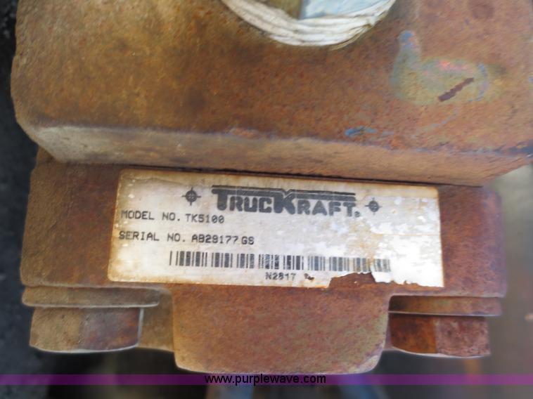 image for item F8016 1982 M.d. 140 barrel vacuum trailer