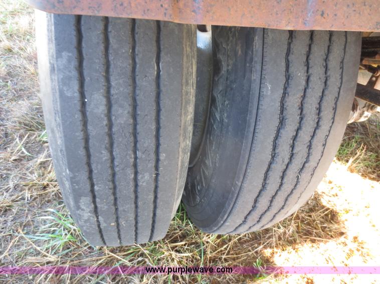 image for item F8016 1982 M.d. 140 barrel vacuum trailer