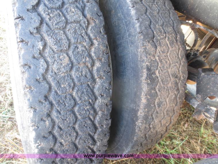 image for item F8016 1982 M.d. 140 barrel vacuum trailer