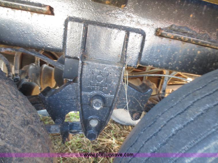 image for item F8016 1982 M.d. 140 barrel vacuum trailer