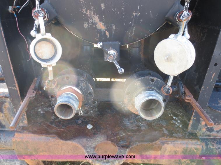 image for item F8016 1982 M.d. 140 barrel vacuum trailer