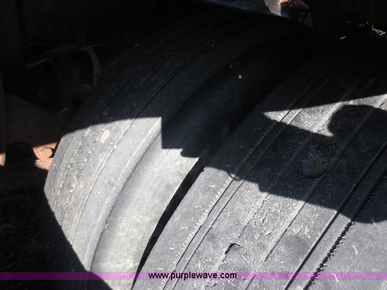 image for item F8016 1982 M.d. 140 barrel vacuum trailer