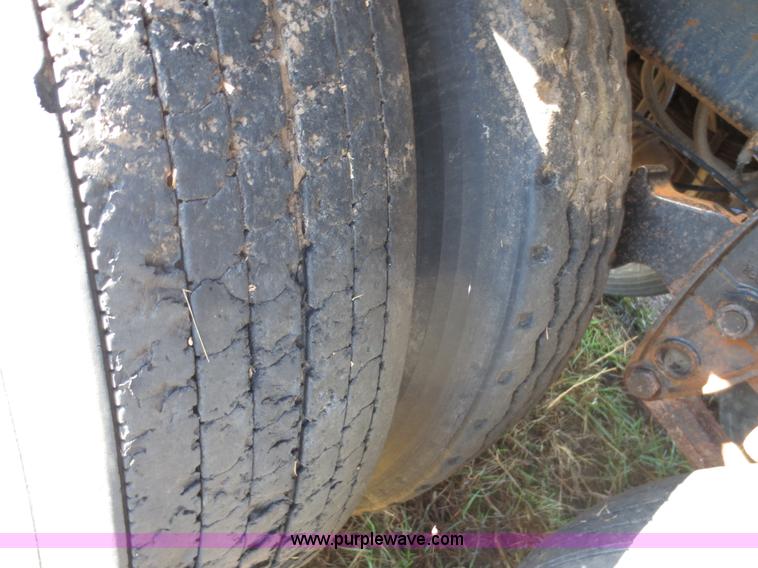 image for item F8016 1982 M.d. 140 barrel vacuum trailer