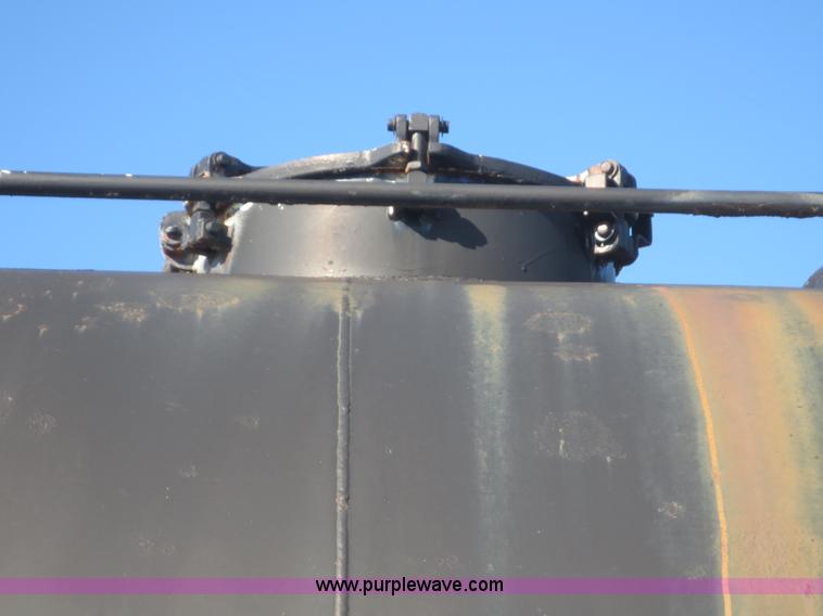 image for item F8016 1982 M.d. 140 barrel vacuum trailer