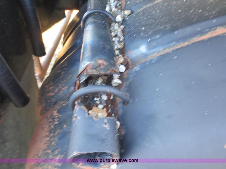 image for item F8016 1982 M.d. 140 barrel vacuum trailer