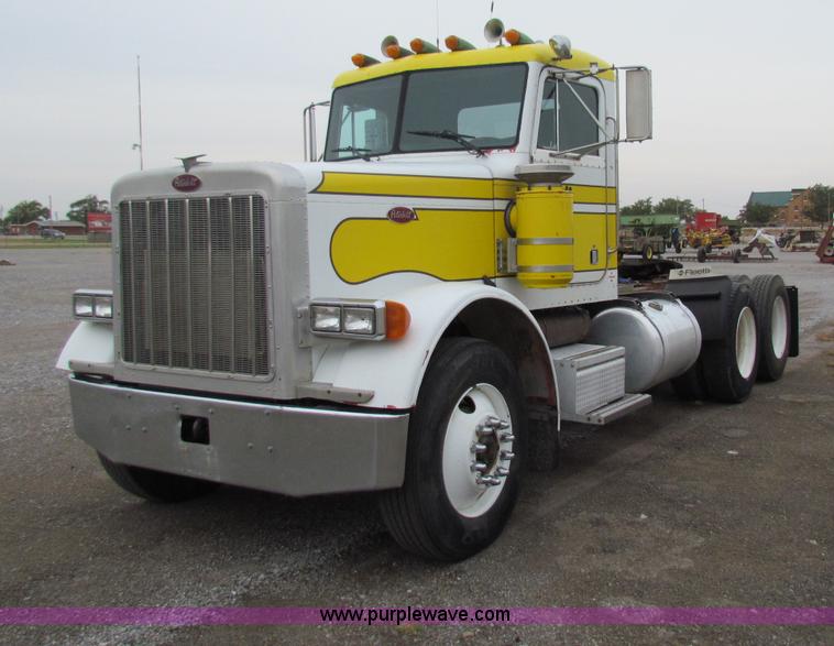 image for item G4336 1989 Peterbilt 379 semi truck