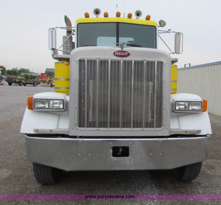 image for item G4336 1989 Peterbilt 379 semi truck