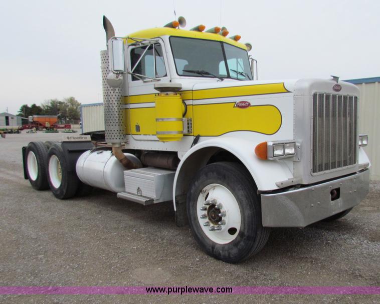 image for item G4336 1989 Peterbilt 379 semi truck