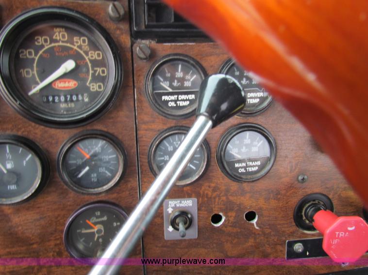 image for item G4336 1989 Peterbilt 379 semi truck