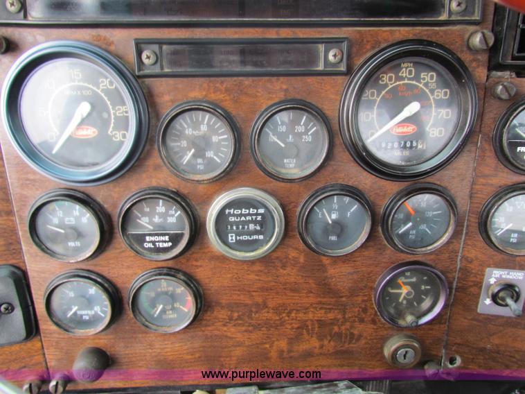 image for item G4336 1989 Peterbilt 379 semi truck