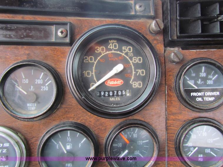 image for item G4336 1989 Peterbilt 379 semi truck