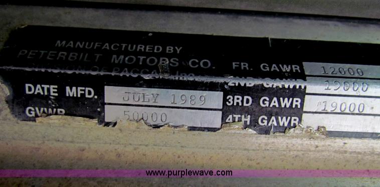 image for item G4336 1989 Peterbilt 379 semi truck