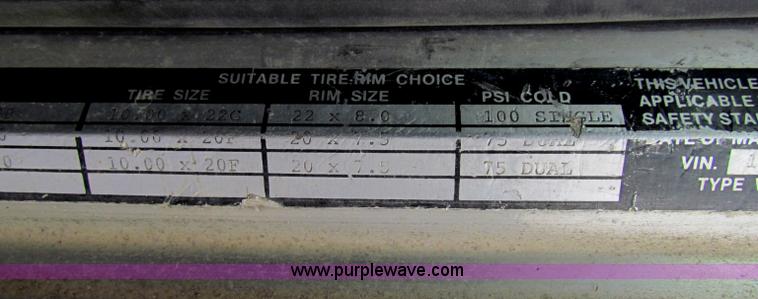 image for item G4336 1989 Peterbilt 379 semi truck