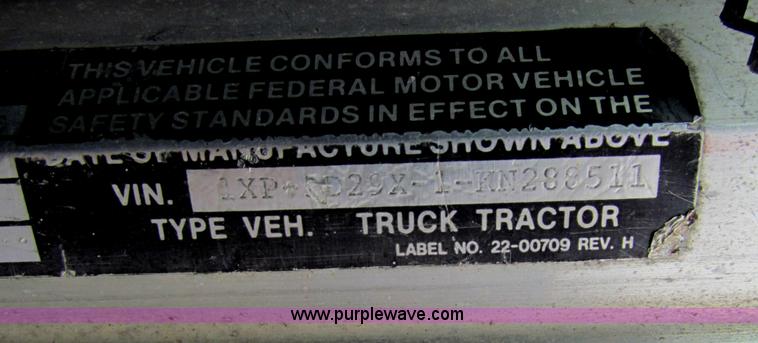 image for item G4336 1989 Peterbilt 379 semi truck