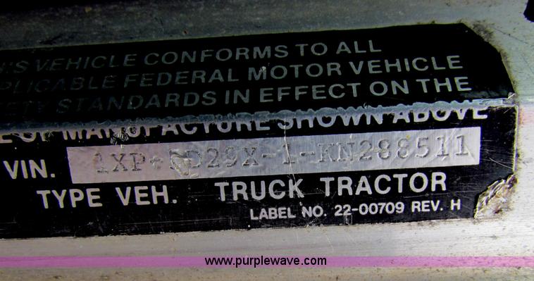 image for item G4336 1989 Peterbilt 379 semi truck