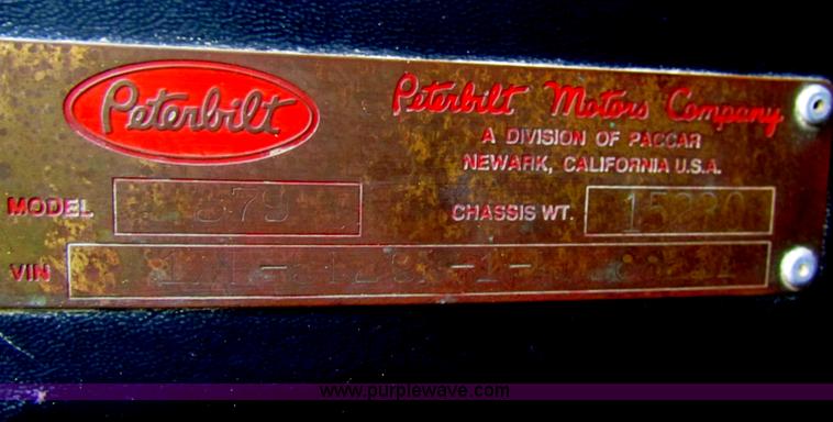 image for item G4336 1989 Peterbilt 379 semi truck