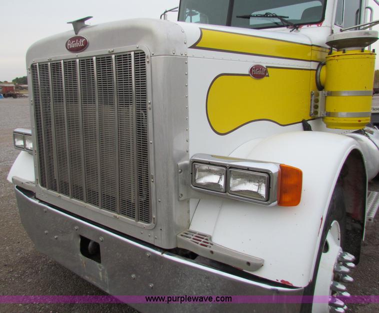 image for item G4336 1989 Peterbilt 379 semi truck